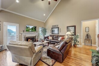 Building Photo - 6040 Sanmar Dr