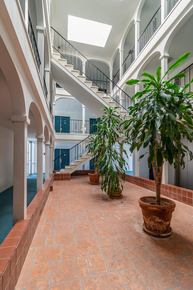 Photo - 6199 Canterbury Dr Townhome