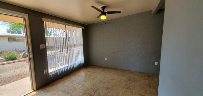 Building Photo - 3423 E Flower St