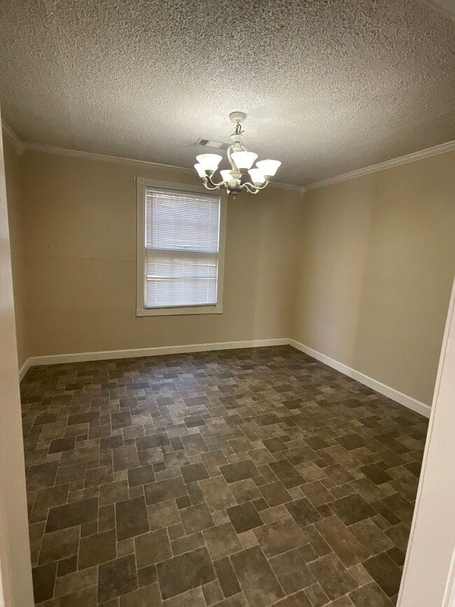 Foto del edificio - 901 Dennis Ave