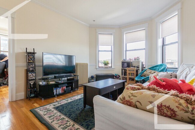 Foto del edificio - Spacious Allston 3 Bed