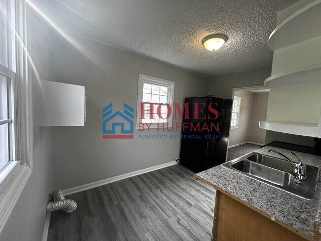Building Photo - Two Bedroom House | Northside