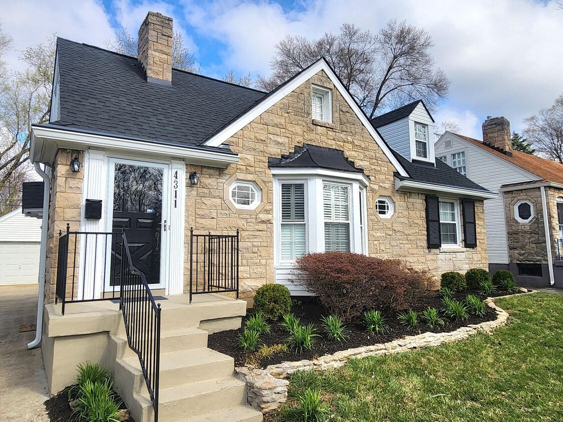 Primary Photo - Charming St. Matthews Home