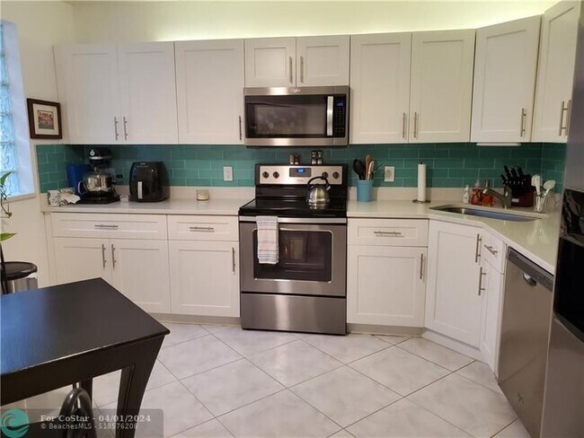 Building Photo - 5147 Europa Dr