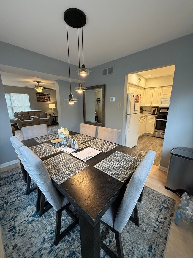 Building Photo - 2 Bed / 1.5 Bath Townhome in Patriot's Ridge