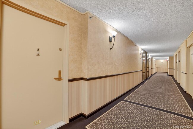 Building Photo - 25 Rockledge Ave