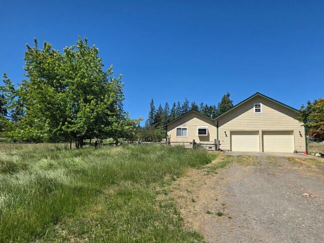 Foto del edificio - Port Ludlow Farmhouse for Rent, Freshly Updated and Available Now!