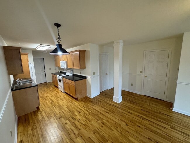 Building Photo - 31 Sumner Ln