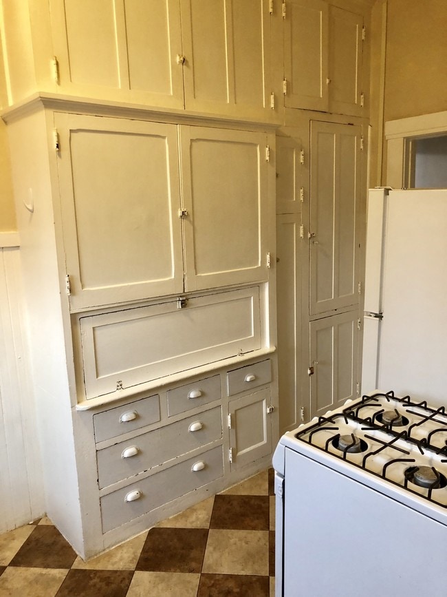 Kitchen - 504 Cooper Ave