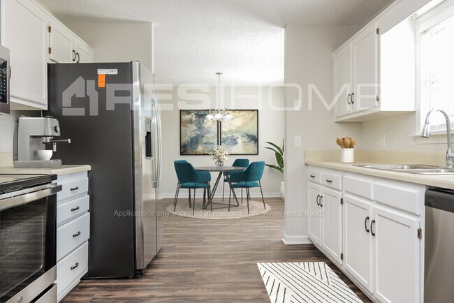 Foto del edificio - 2012 Summer Ln