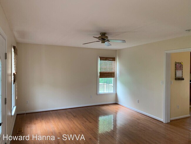 Building Photo - 3 br, 2.5 bath House - 535 Fairview Place