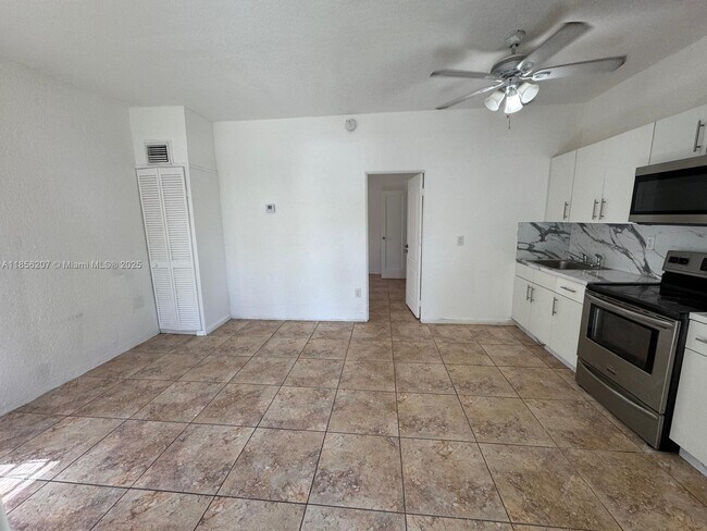 Foto del edificio - 1413 NW 41st St