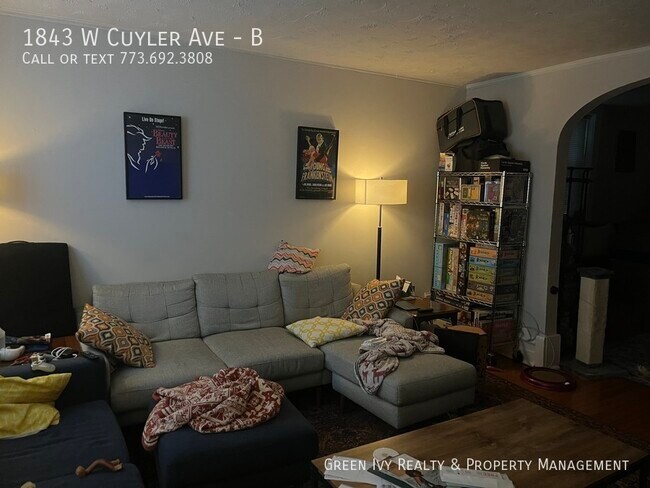 Foto del edificio - 2 bedroom with Parking Included!