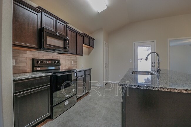 Foto del edificio - 7418 104th St