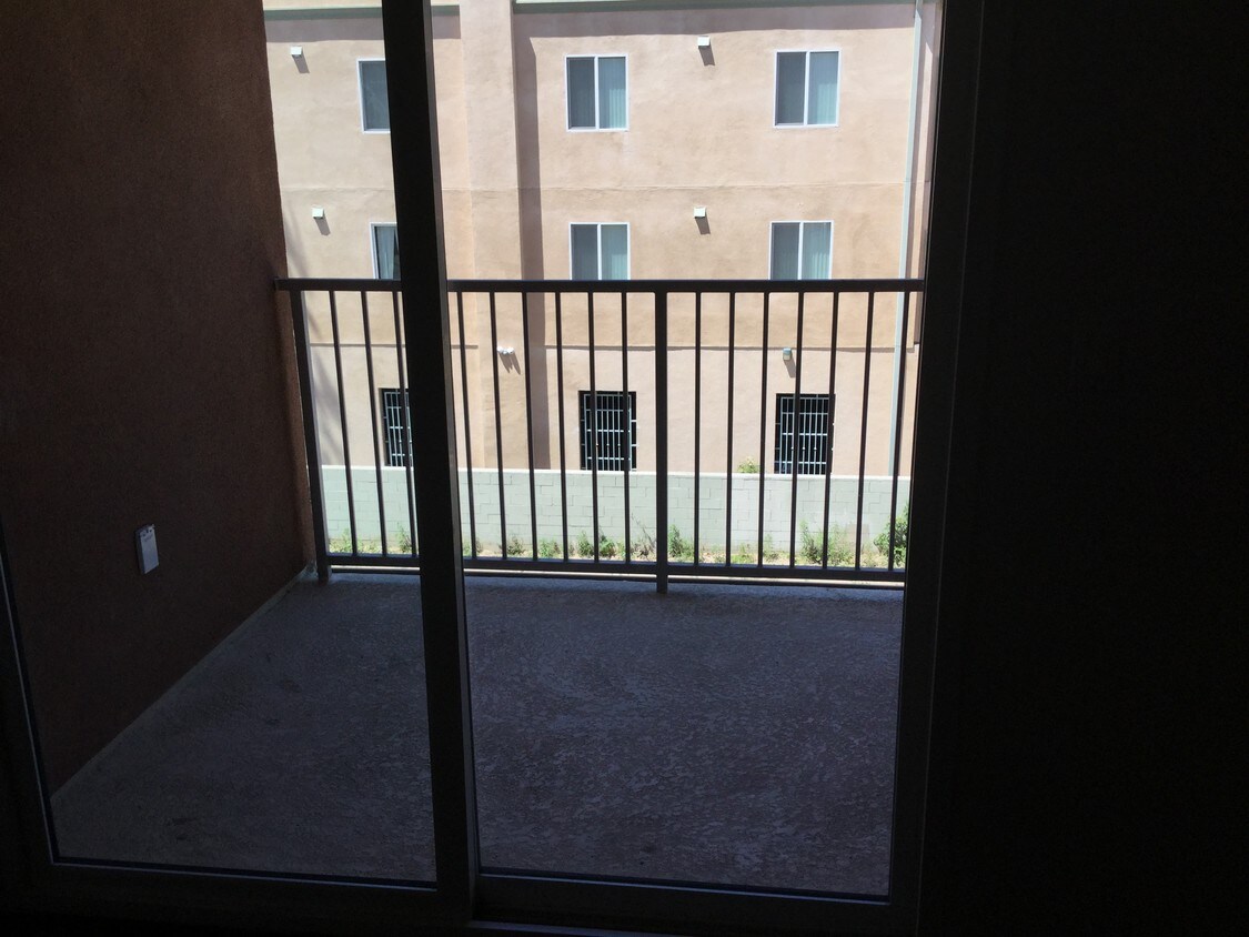Foto principal - 12132 Hart St
