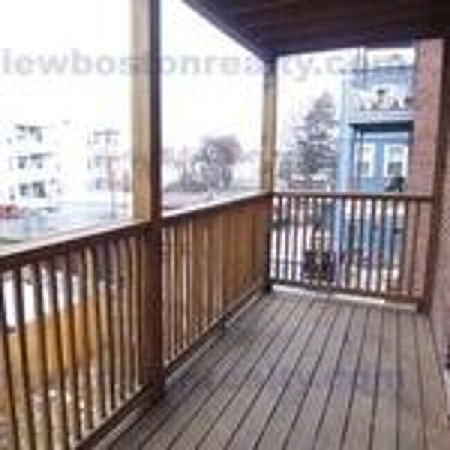 Foto del edificio - Convenient Location, In Unit Washer and Dr...