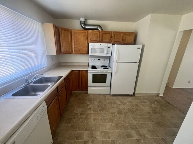 Foto del edificio - 1702 Holmes Dr
