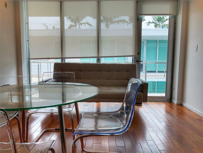Foto del edificio - 212 West Dr