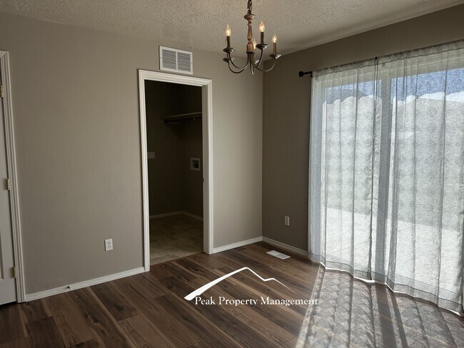 Foto del edificio - 2524 Colfax Dr