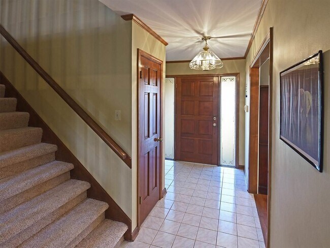 Building Photo - 7559 Cross Village Dr
