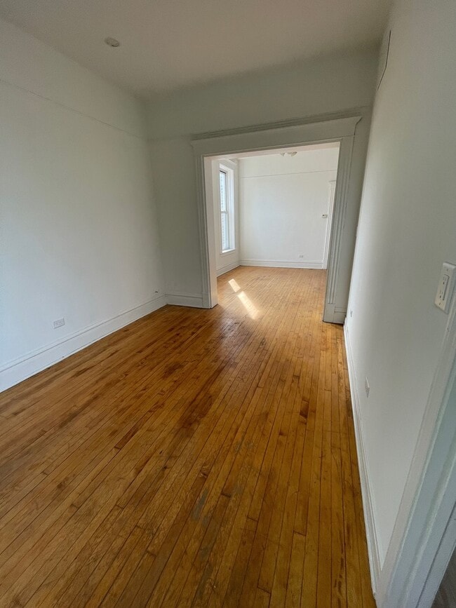 Building Photo - 1430 N Wood St