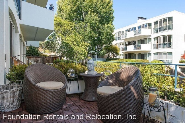 Foto del edificio - 3107 Shelter Bay Ave