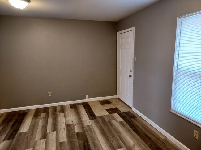 Foto del edificio - 4740 Tishomingo Rd