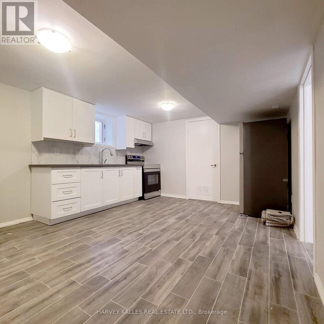Building Photo - 114 Empress Ave