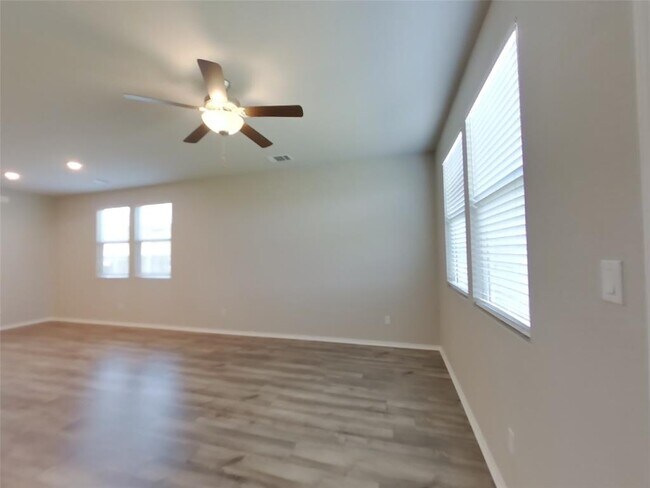 Building Photo - 5200 Saddle Clb Dr