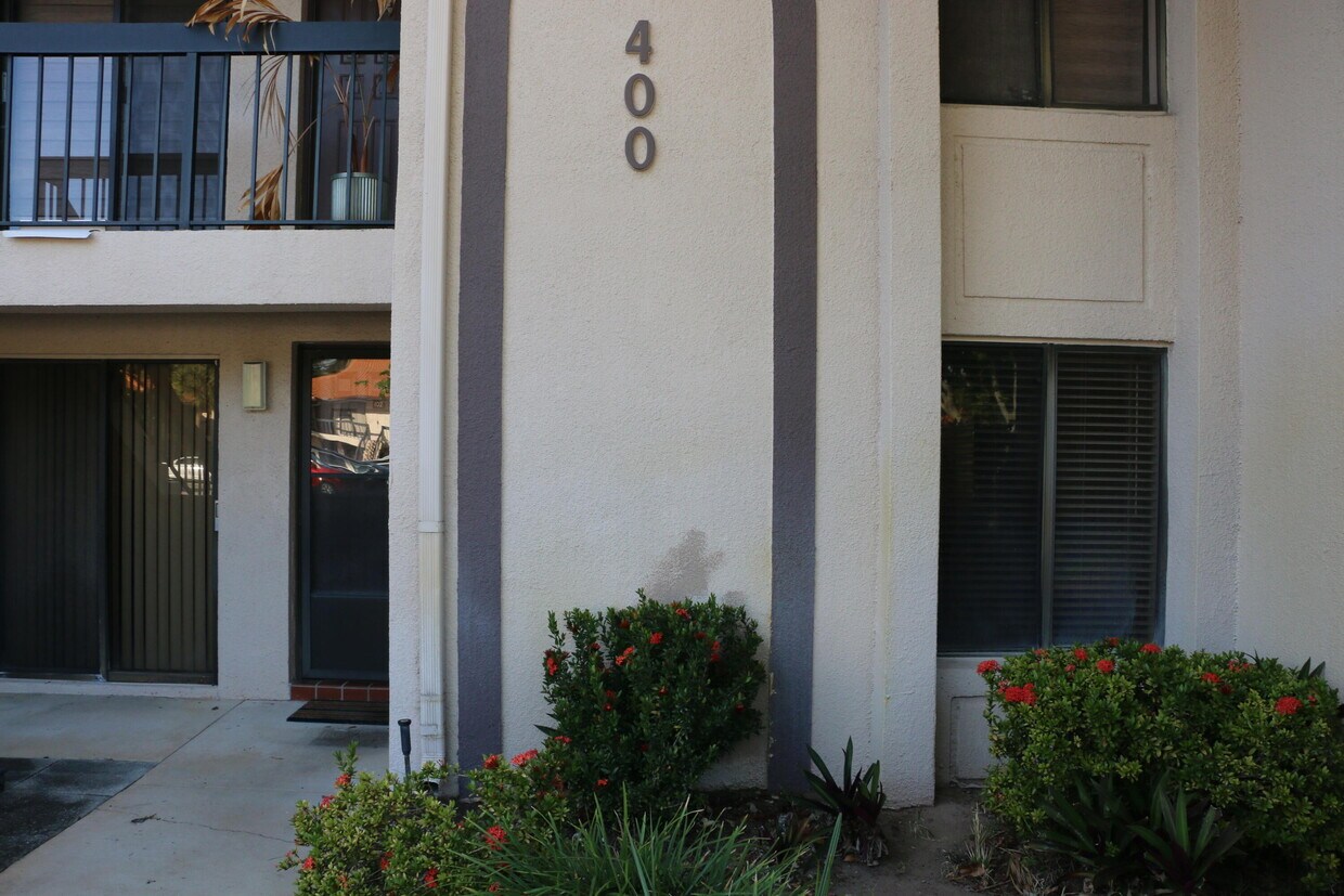 Primary Photo - 400 Club Cir