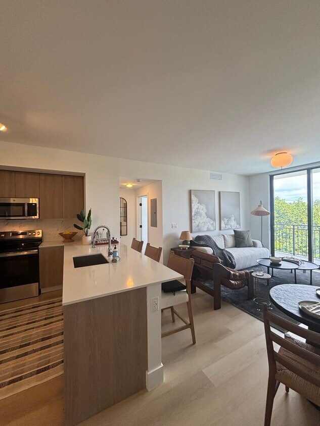 Foto principal - 2445 NE 183rd St