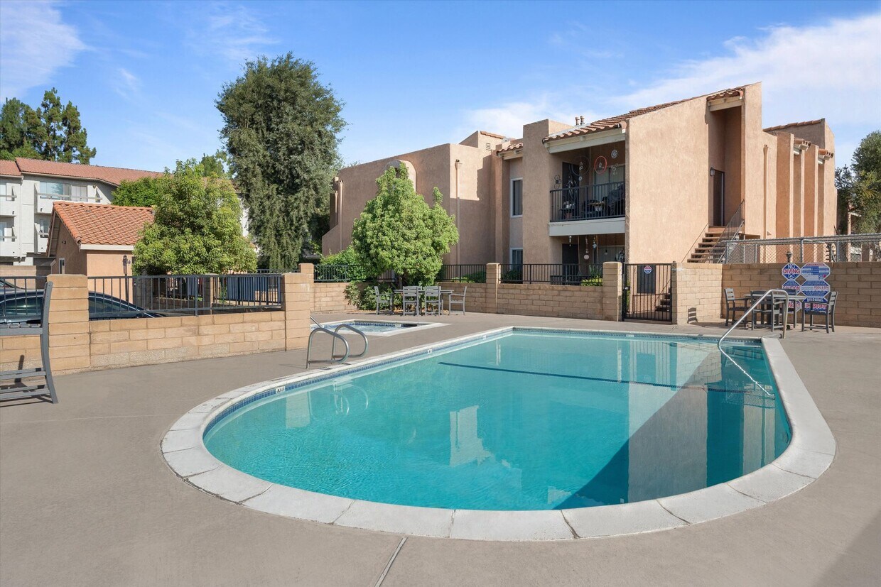 Foto principal - Ironwood Apartments- Fontana, CA