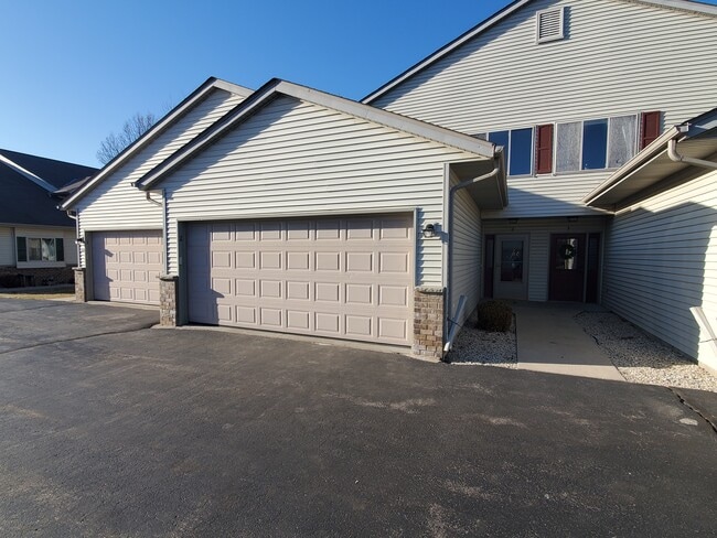 Building Photo - 956 Roseland Dr