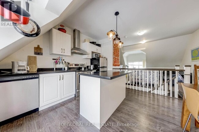 Building Photo - 183 Grace St