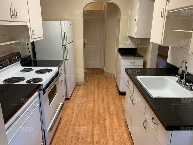 Foto del edificio - 645 S Loomis Ave