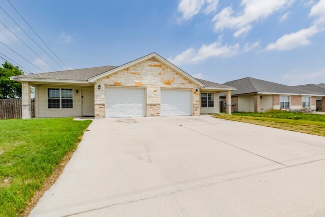 Building Photo - 2930 Saulsbury Dr