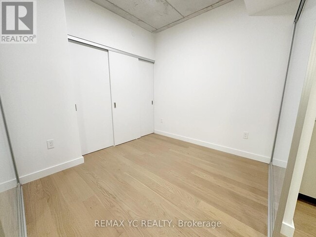 Photo du bâtiment - 1720 Bayview Ave