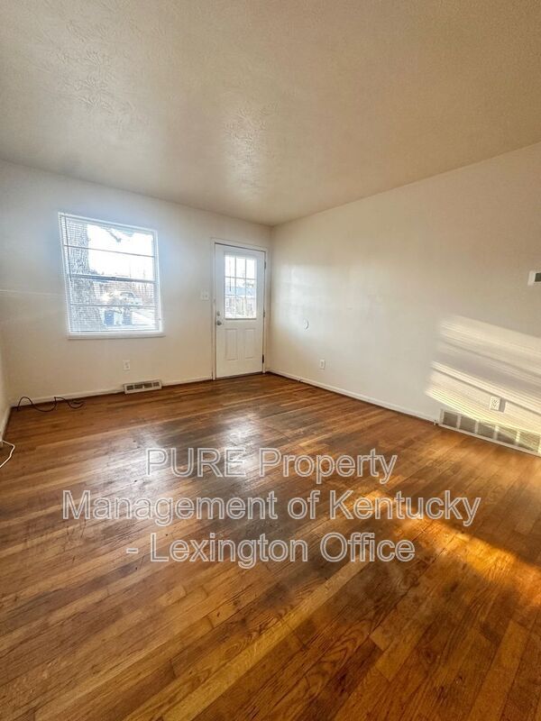 Foto del edificio - 627 1/2 Silverleaf