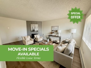 Building Photo - 2897 Greenland Dr