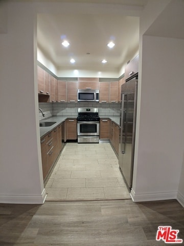 Building Photo - 147 S Doheny Dr