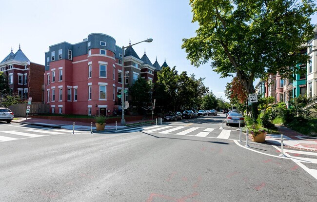 Foto del edificio - 1819 1st St NW