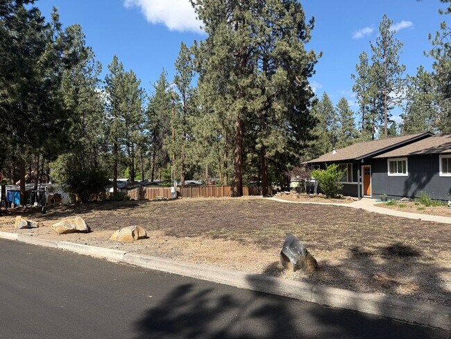 Foto del edificio - Spacious 4 Bed/3 Single Family Home in SW Bend - Large Backyard