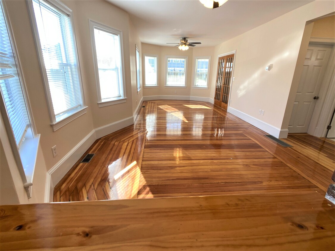 Foto principal - 105 Yale St