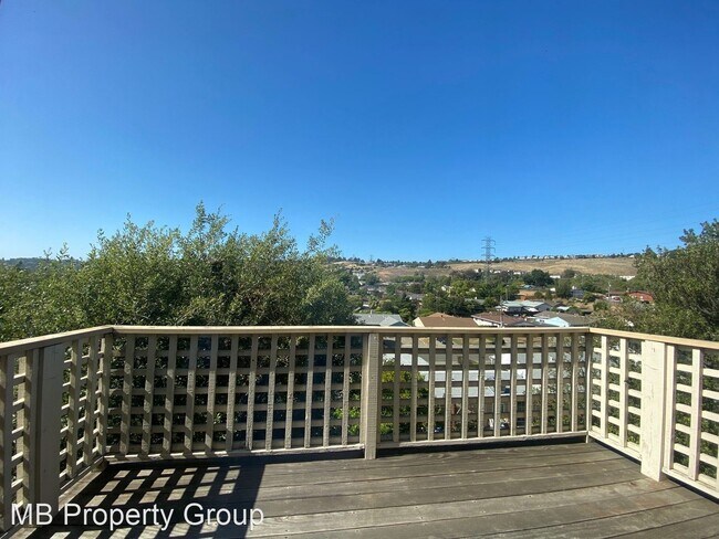 Building Photo - 4 br, 2.5 bath House - 130 Live Oak