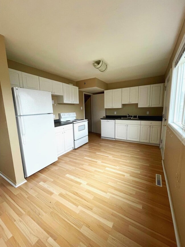 Photo du bâtiment - 3 bedroom in Kitimat BC V8C 1W2