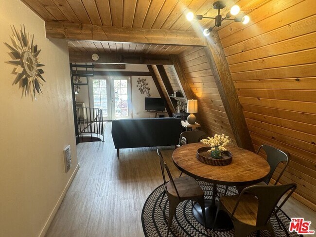 Building Photo - 1295 Balsam Dr
