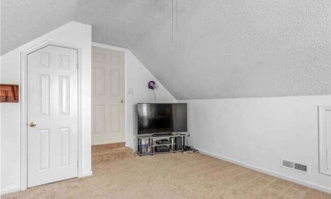 Building Photo - 1551 Hummingbird Ln