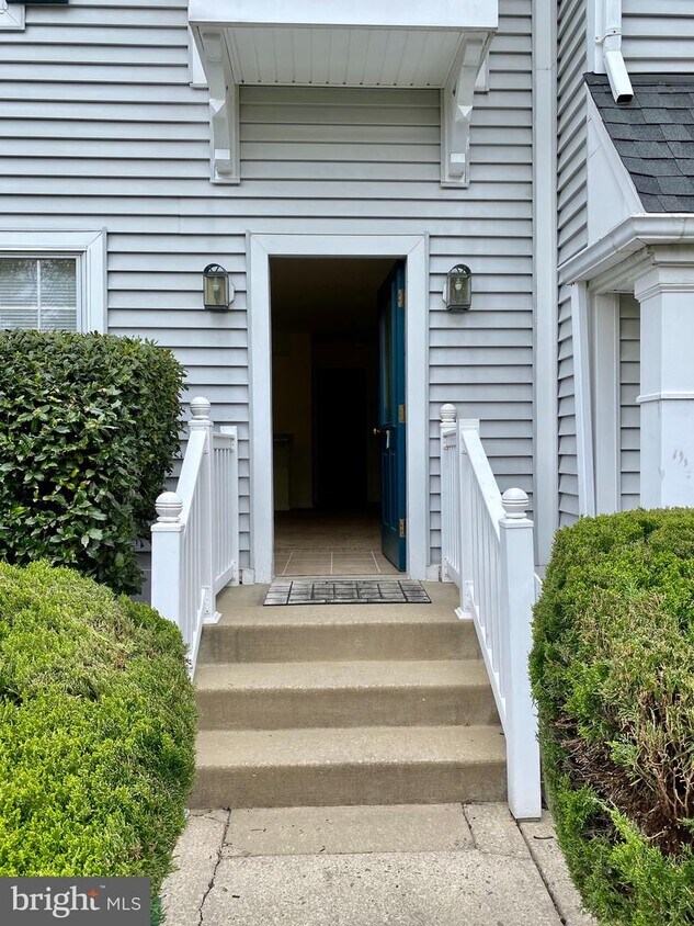 Primary Photo - 4733 Bradley Blvd