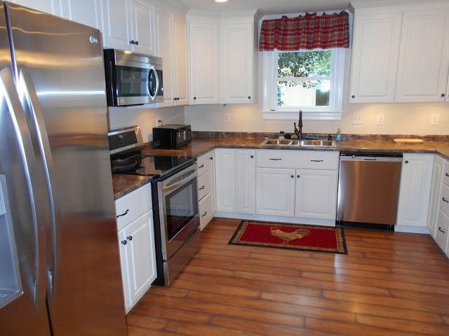 Sink and appliances - 104 Buckingham Rd