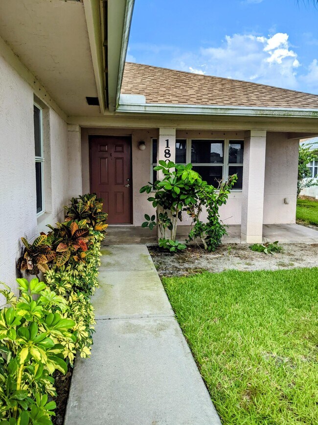 Foto del edificio - 1804 Blue Heron Ln